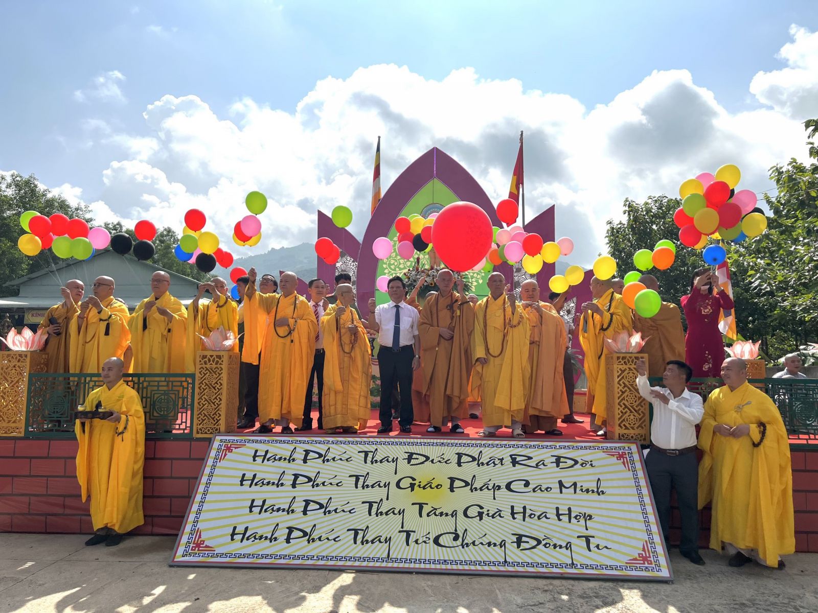 Đồng Nai: Phật giáo Xuân Lộc trang nghiêm Kính mừng Đại lễ Phật đản PL. 2566 – DL. 2022