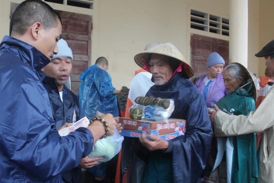 Bình Thuận: Cựu Tăng Ni Sinh TCPH Khóa 3 cứu trợ đồng bào 2 tỉnh miền Trung.
