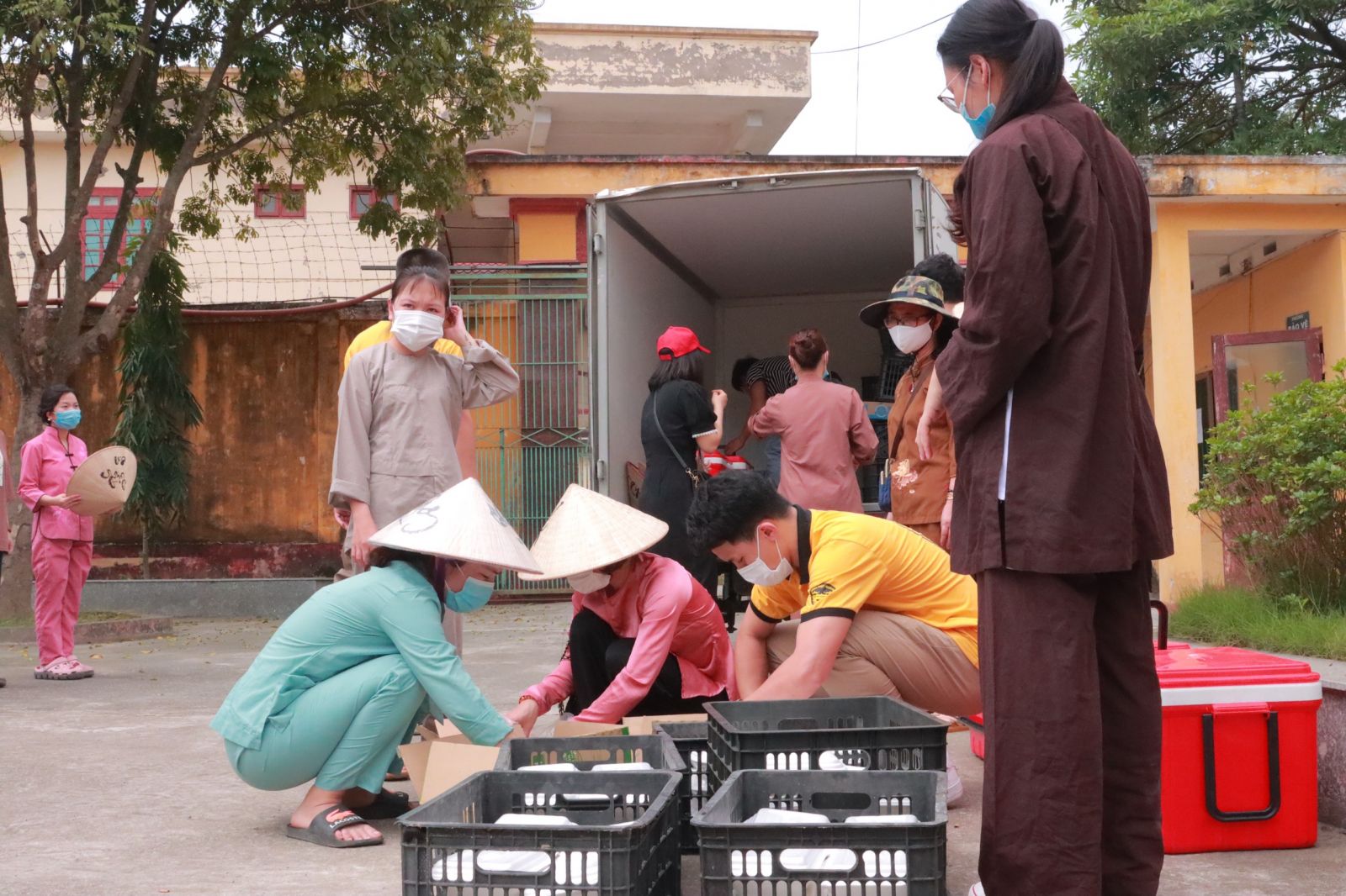 Hà Nam: CLB Hương Từ chùa Phật Quang với chương trình “Bát cơm nhân ái số 05”