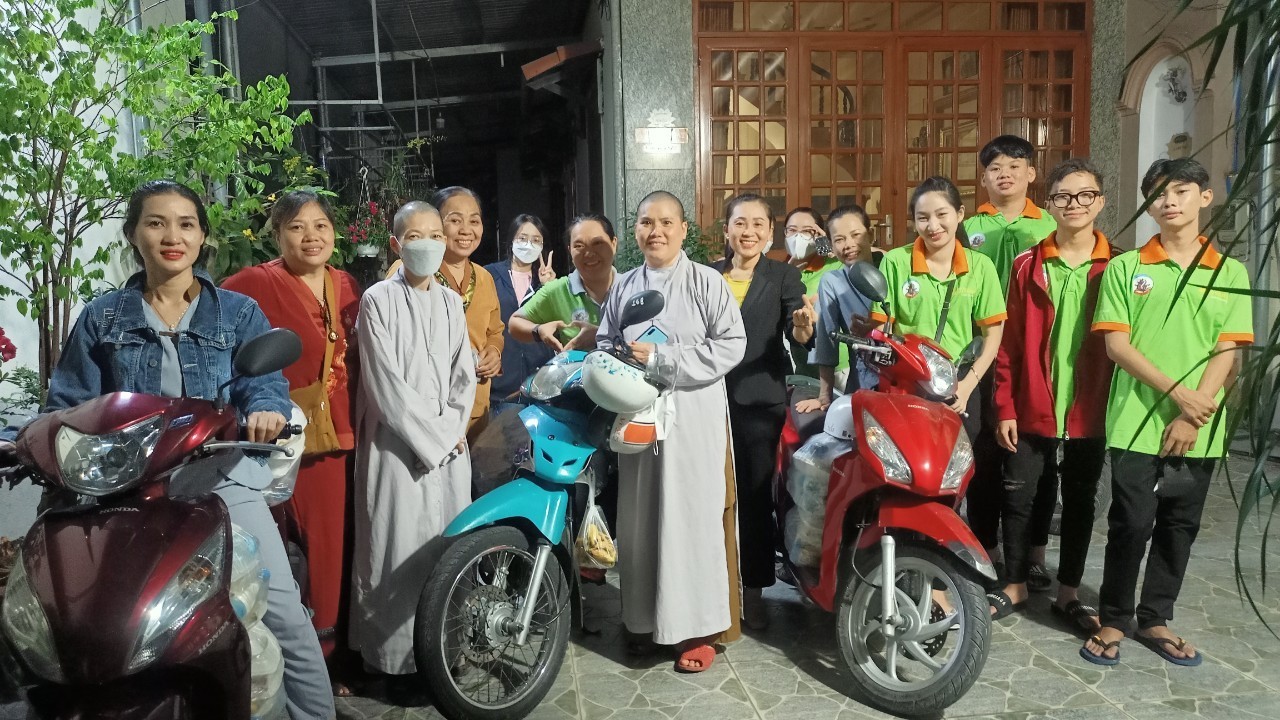 Biên Hòa: Lan tỏa yêu thương với hoạt động xuống phố kỳ 8 của Gia đình Tuổi trẻ Sen Vàng Viên Phong