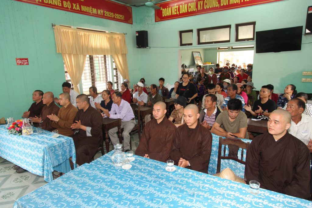 TT- Huế: 400 phần quà được trao đến đồng bào huyện Phú Lộc
