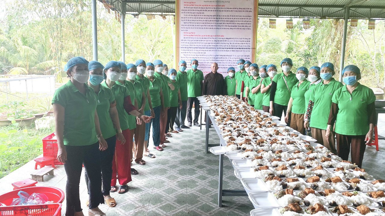 Đồng Nai: Chùa Trúc Lâm trao tặng 650 phần cơm chay nghĩa tình cho bệnh nhân