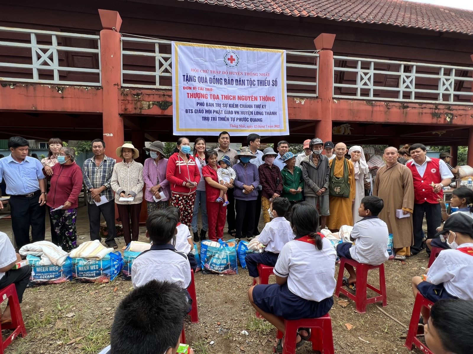 Đồng Nai: Thiền tự Phước Quang thăm và trao tặng 300 phần quà cho các hoàn cảnh khó khăn tại huyện Thống Nhất