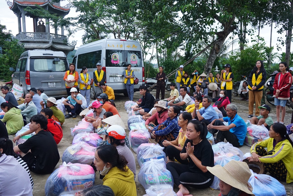 Quảng Nam: Ban Từ thiện xã hội Trung ương thăm tặng quà cứu trợ tại huyện Duy Xuyên
