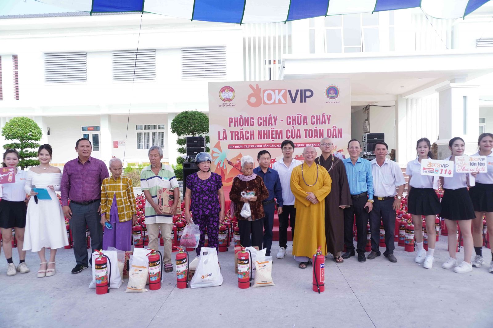 Đồng Nai: Chùa Tam Bảo cùng Công ty Truyền thông và giải trí OKVIP tặng quà tại huyện Long Phú, Sóc Trăng