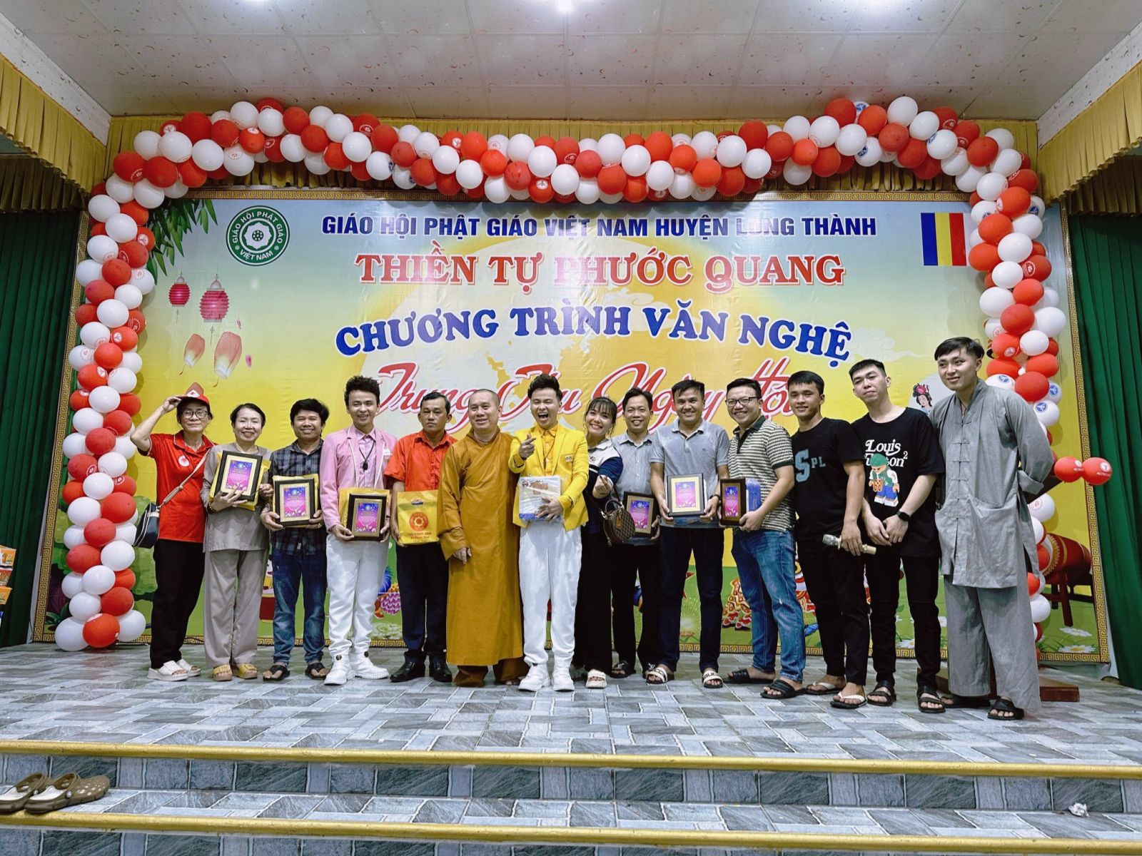 Long Thành: thiền tự Phước Quang đã tổ chức đêm Trung Thu Ngày Hội cho gần 1200 em thiếu nhi.