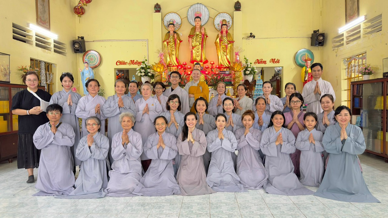 Nhơn Trạch: Chùa Long Hoa tổ chức khóa tu Bát Quan Trai lần thứ 05