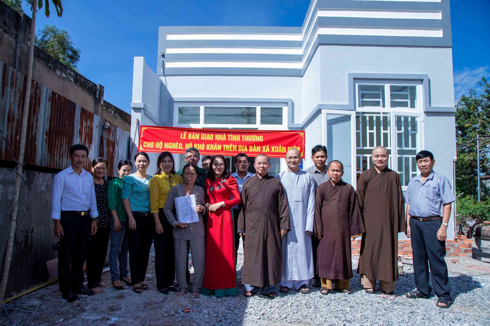 Xuân Lộc: Ban Trị sự GHPGVN huyện Xuân Lộc và UBMTTQVN huyện Xuân Lộc tổ chức trao tặng nhà tình thương