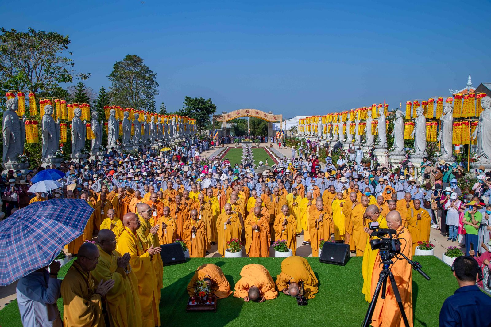 Xuân Lộc: Chùa Phóng Sanh tổ chức Lễ Hoàn nguyện vườn Cực Lạc an vị 49 tôn tượng Đức Phật A-di-đà và đêm hội hoa đăng 