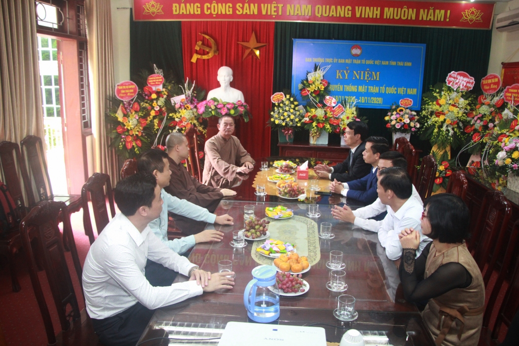 Thái Bình: Ban Trị sự Phật giáo tỉnh thăm và chúc mừng UBMTTQVN tỉnh

