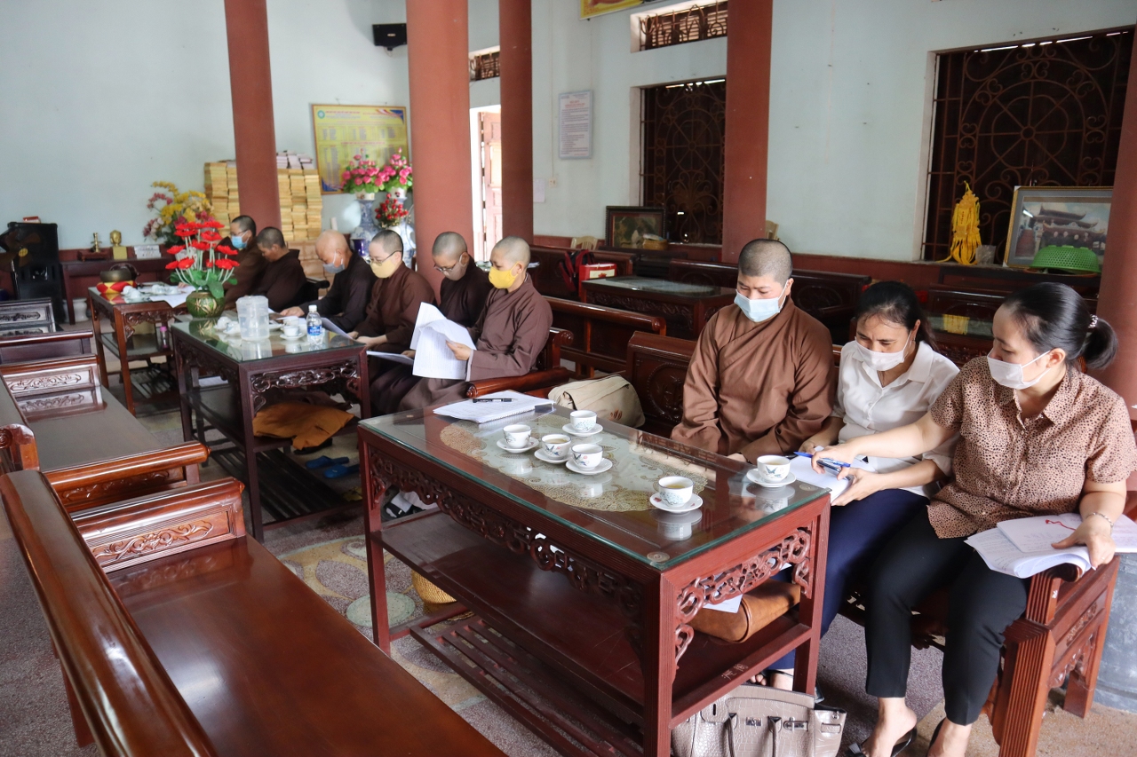 Thái Bình: Tăng Ni Phật tử tỉnh đồng hành cùng với bà con vùng dịch
