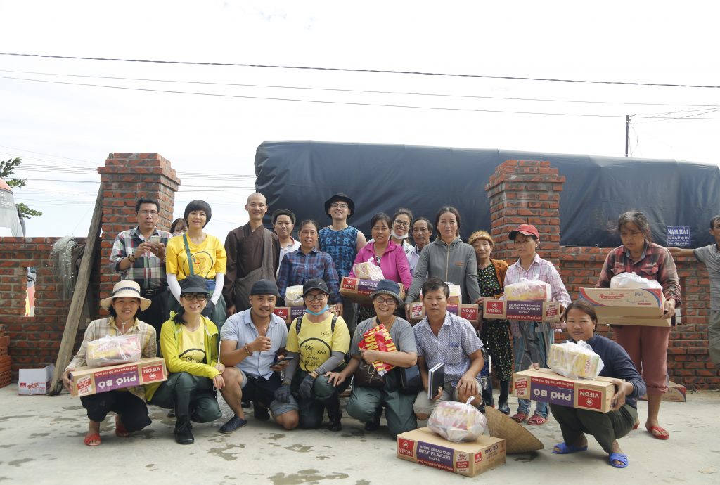 Điện Biên: Ban Trị sự, Chùa Linh Quang trao tặng hơn 1.000 phần quà cho bà con Miền Trung
