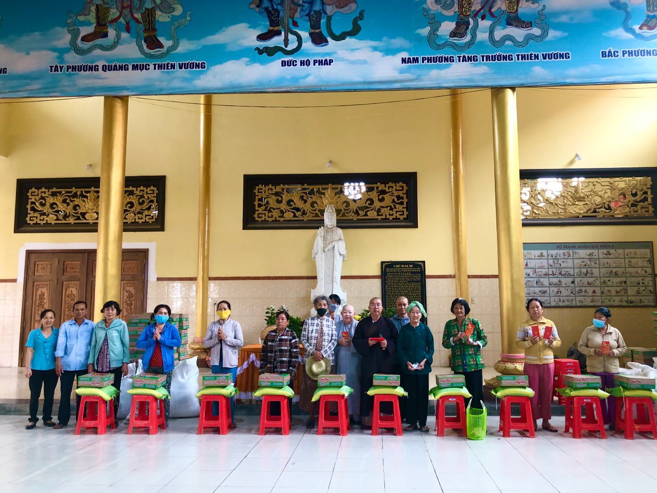 Đồng Nai: Chùa Phổ Quang tặng quà Tết cho người nghèo và trẻ em mồ côi trong đại dịch COVID-19
