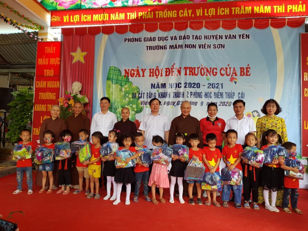 Yên Bái: Ban Trị sự Phật giáo huyện Văn Yên bàn giao hai phòng học mới và tặng quà cho học sinh
