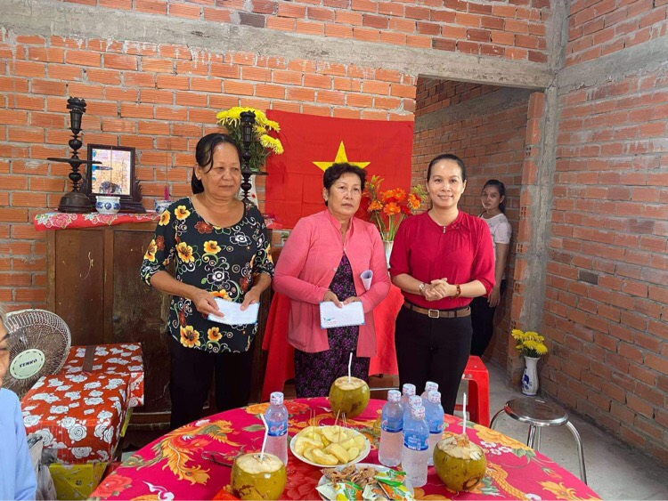 Bến Tre: Chùa Tiên Đài kết hợp Ban Từ thiện xã hội GHPGVN tỉnh trao tặng nhà tình thương
