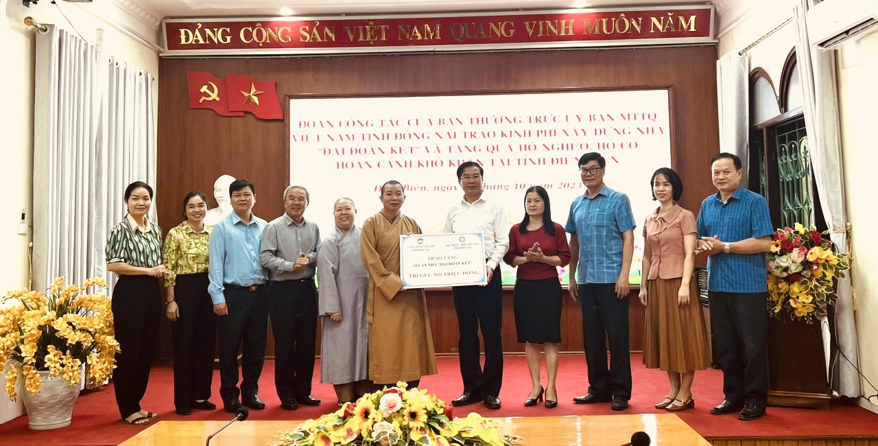 Đồng Nai: Ban Trị sự GHPGVN tỉnh trao 22 căn nhà Đại Đoàn Kết và 200 phần quà tại tỉnh Điện Biên.