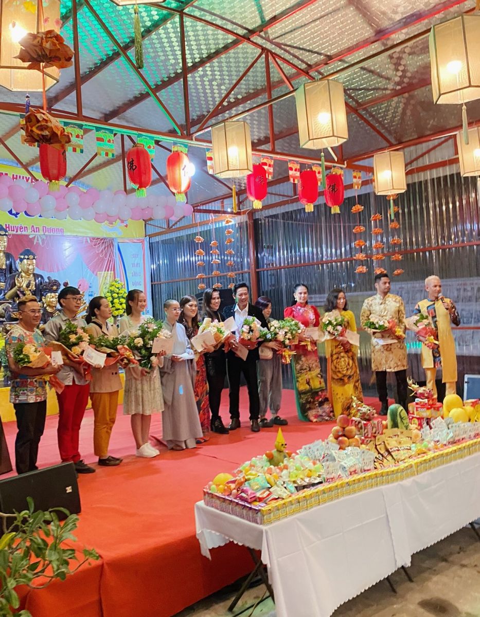Hải Phòng: Nhóm thiện nguyện “Tâm Sám Nguyện” tổ chức Lễ Khánh tuế và phát quà cho thiếu nhi tại chùa Kim Quang