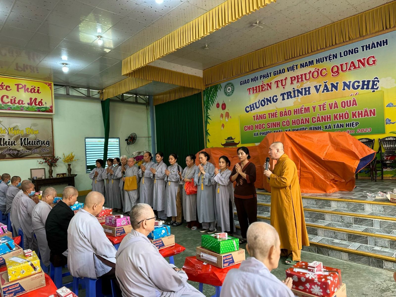 Long Thành: Thiền tự Phước Quang cúng dường 150 phần quà cho chư Tăng Ni nhân ngày 20/11