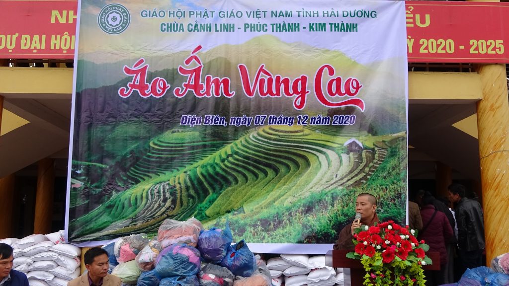 Tây Bắc: Đoàn từ thiện Phật giáo Hải Dương trao tặng “Áo Ấm Vùng Cao” cho bà con tỉnh Điện Biên
