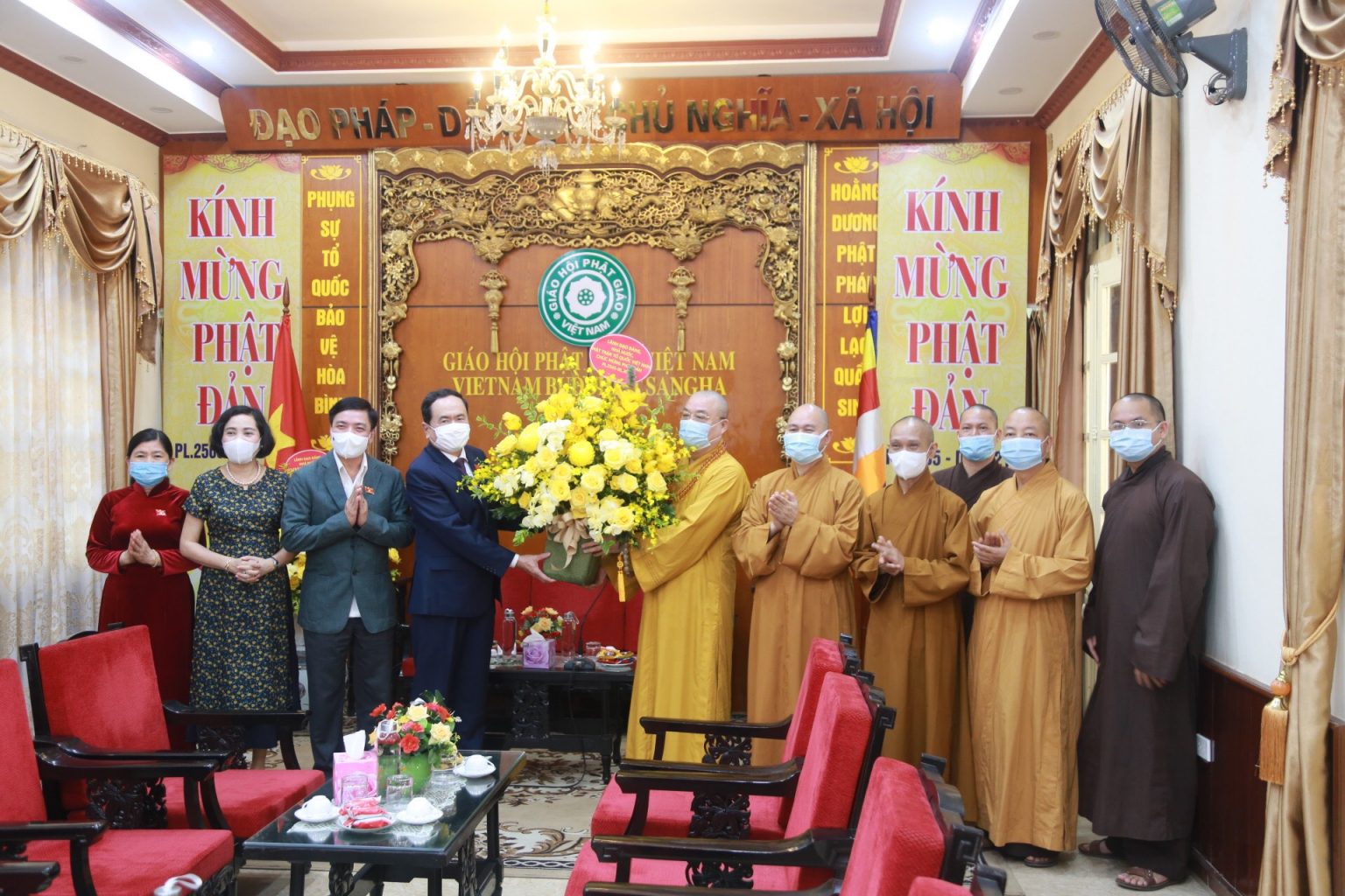 Hà Nội: Lãnh đạo Quốc hội chúc mừng Phật Đản Trung ương Giáo hội  
