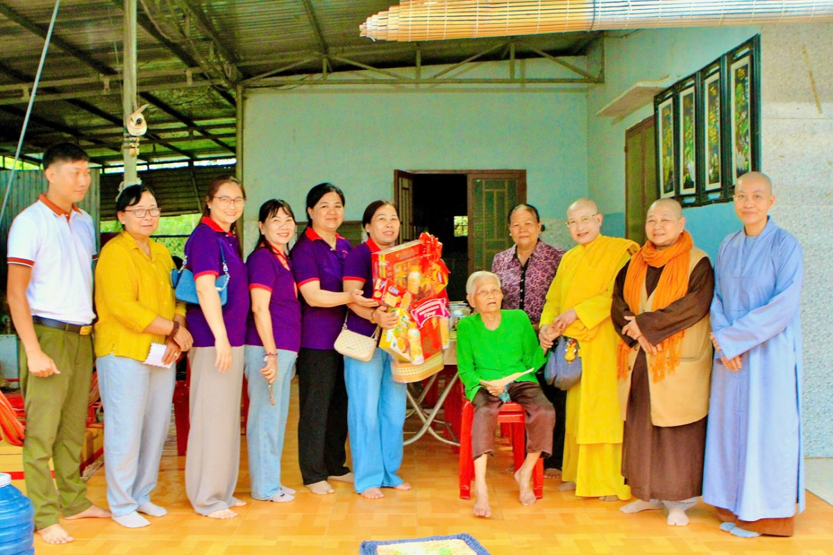 TP. Đồng Nai: Ban Trị sự GHPGVN thành phố thăm và tri ân các Bà mẹ Việt Nam anh hùng nhân ngày sinh nhật Bác 136 năm (1890 - 2026) và Đại lễ Phật đản PL.2570