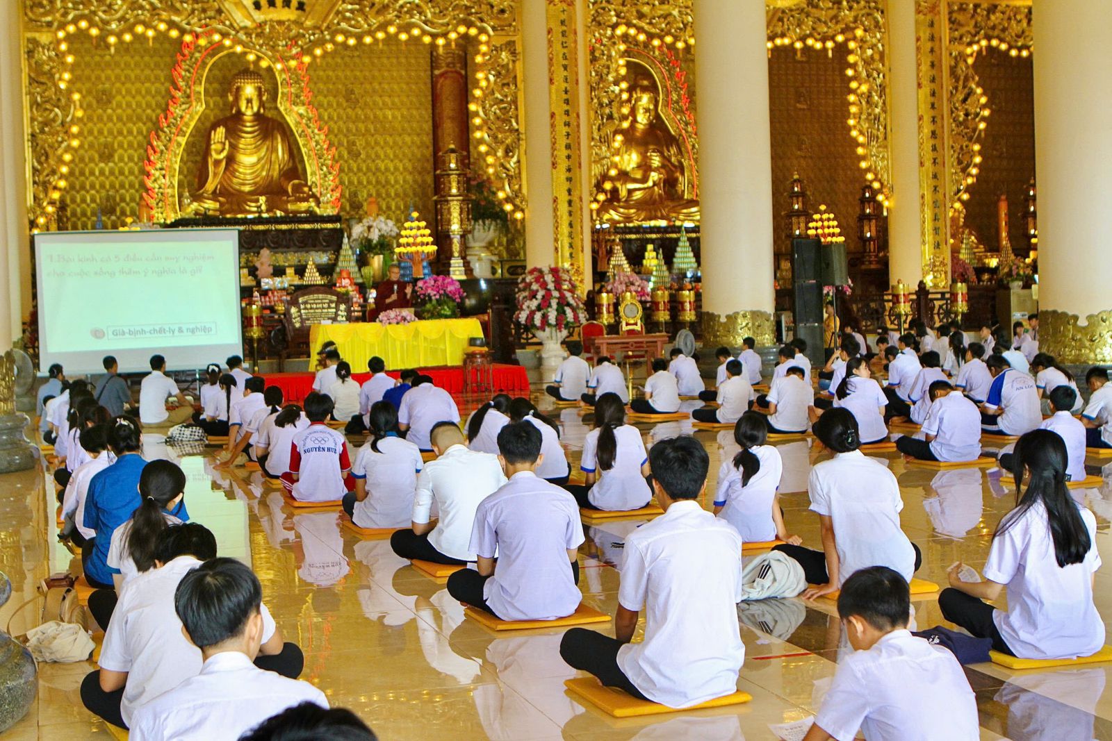 Tp. Đồng Nai : Chùa Phật Quốc Vạn Thành tổ chức khóa tu Bát Quan Trai cho hơn 650 thanh thiếu niên, học sinh và Phật tử