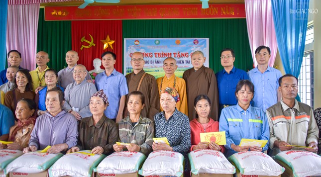 Niềm hoan hỷ của người dân tỉnh Bắc Ninh trước 1.000 món quà tình nghĩa từ phái đoàn Giáo hội