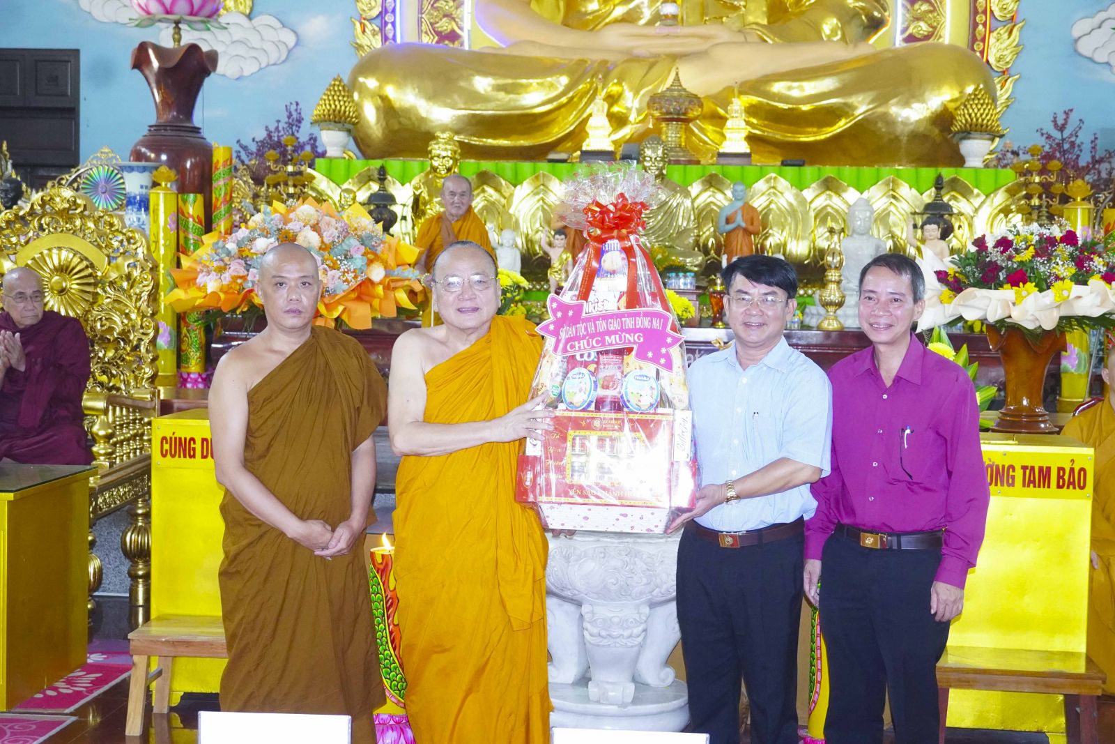 Sở Dân tộc và Tôn giáo tỉnh Đồng Nai đến thăm Tăng Ni hành giả An cư kiết hạ hệ phái Nam tông tại Thiền viện Phước Sơn