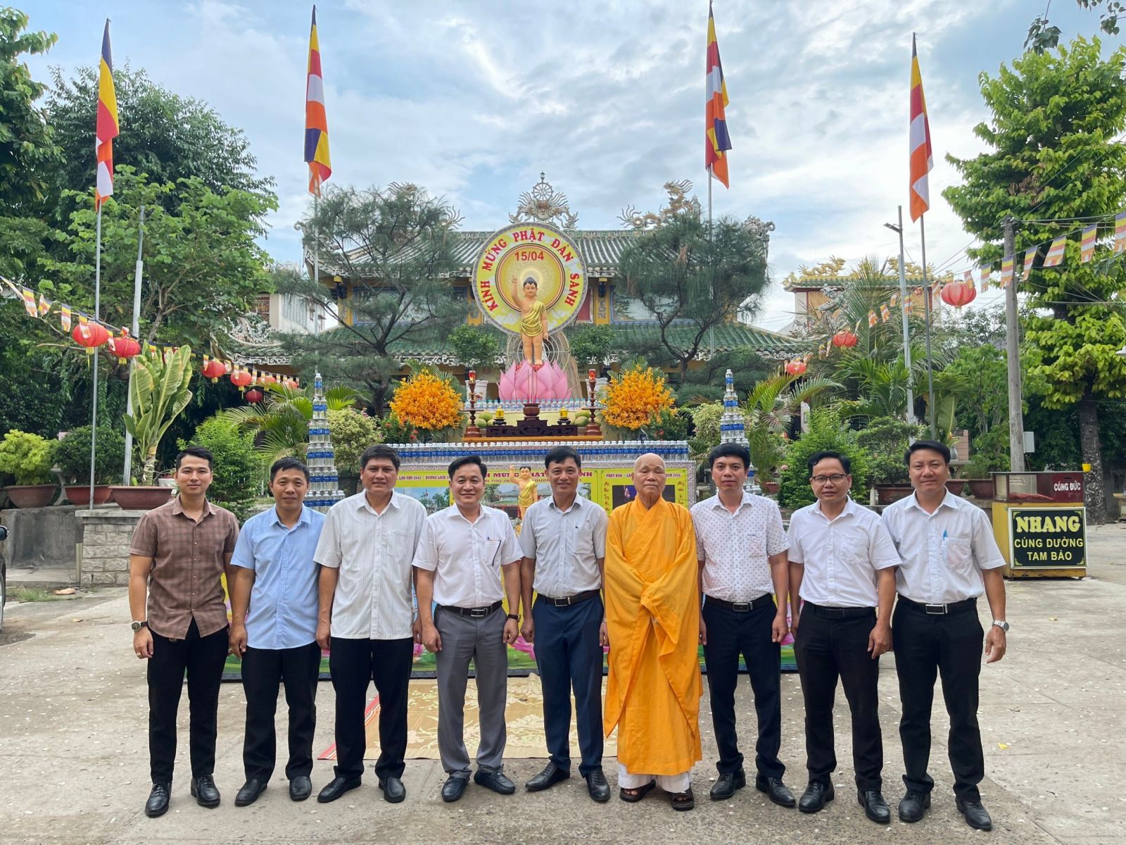 Đồng Nai: Công an tỉnh Đồng Nai và Công an Tp. Biên Hòa đến thăm HT. Thích Phước Tú nhân mùa lễ Phật đản