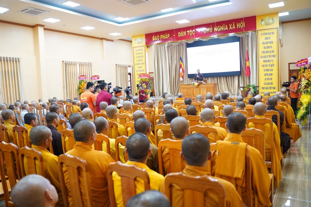 Bạc Liêu: TT.TS. Thích Minh Nhẫn chia sẻ về “Ứng dụng công nghệ thông tin trong công tác Quản lý – Hoằng pháp”
