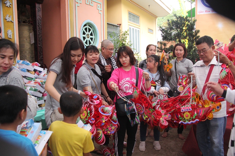 Đồng Nai: Trung thu đến sớm tại Chùa Linh Quang – Huyện Định Quán