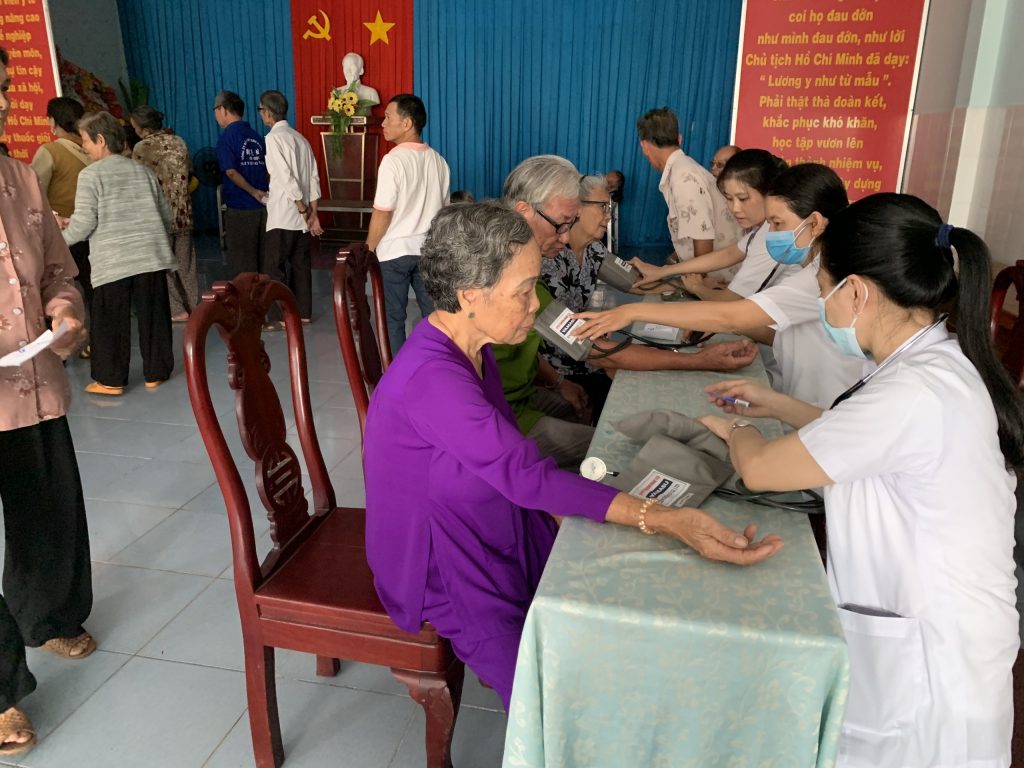 Trà Vinh: Hành trình thiện nguyện đem lại ánh sáng miễn phí cho 300 bệnh nhân có hoàn cảnh khó khăn
