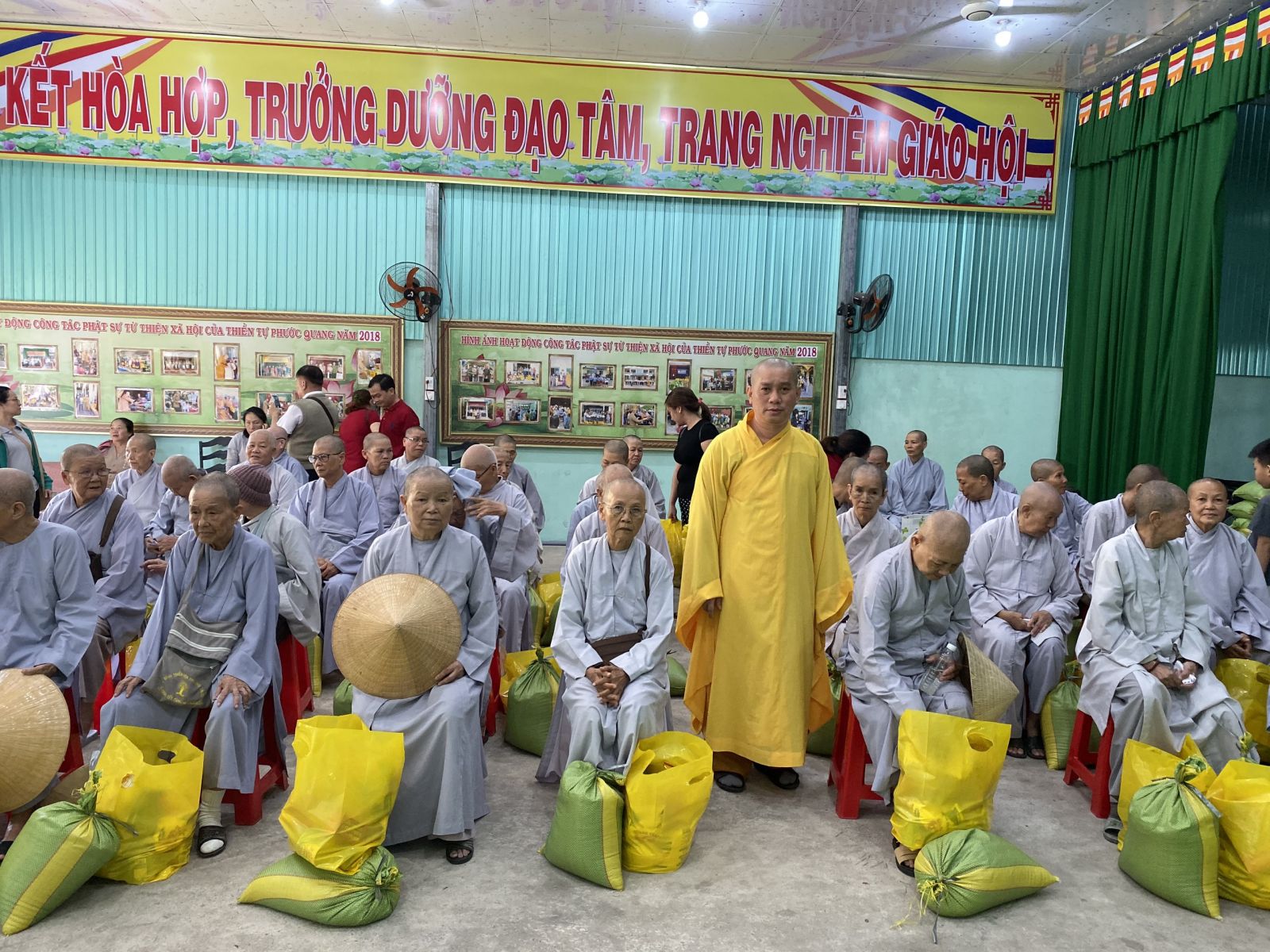 Long Thành: Lễ cúng dường chư Tôn đức Ni khu vực Ngoại Viện Thường Chiếu