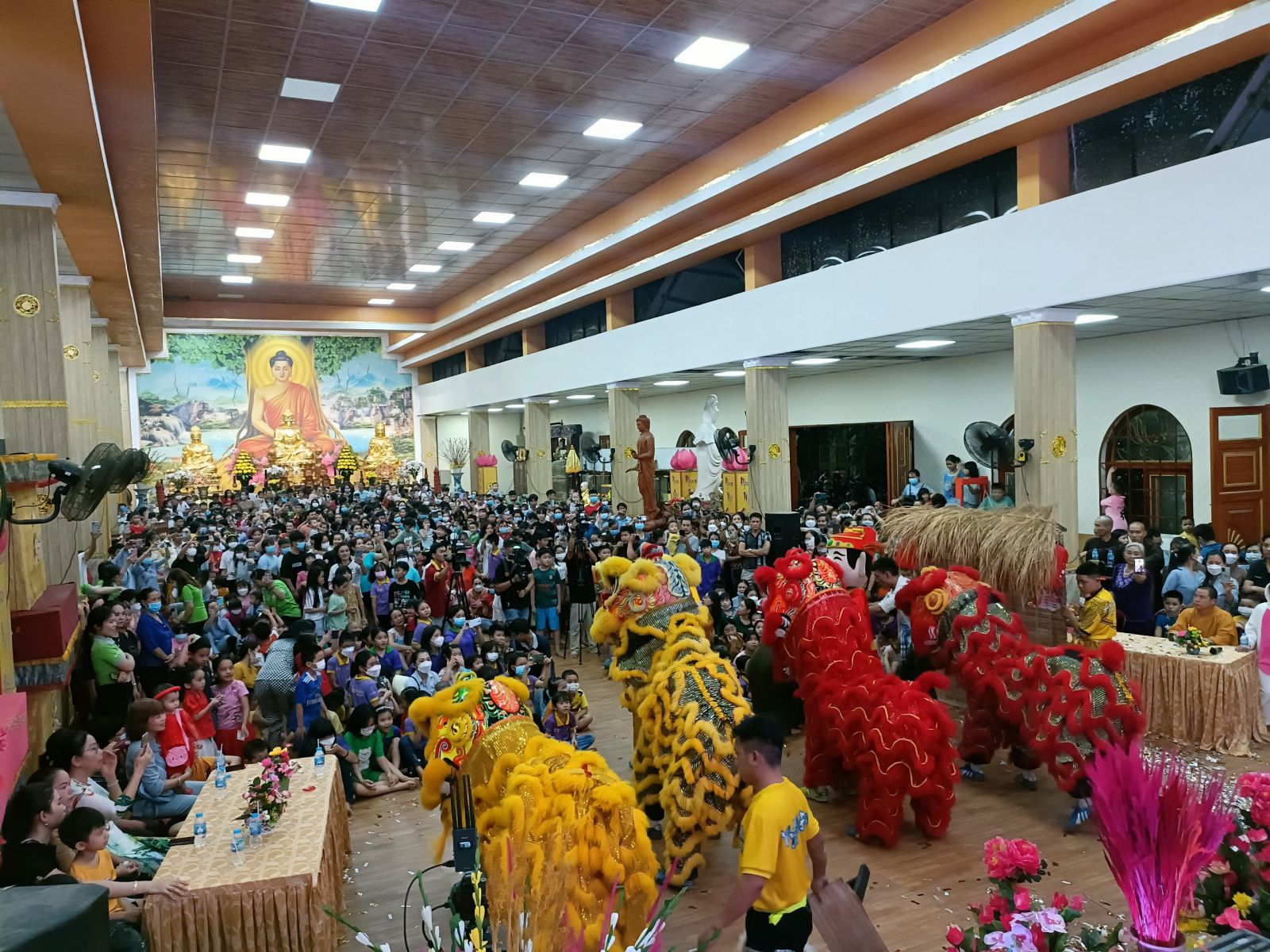 Đồng Nai: Sen Vàng chùa Trúc Lâm Viên Nghiêm hân hoan tổ chức Tết Trung thu 2022 chủ đề Chia Sẻ Yêu Thương