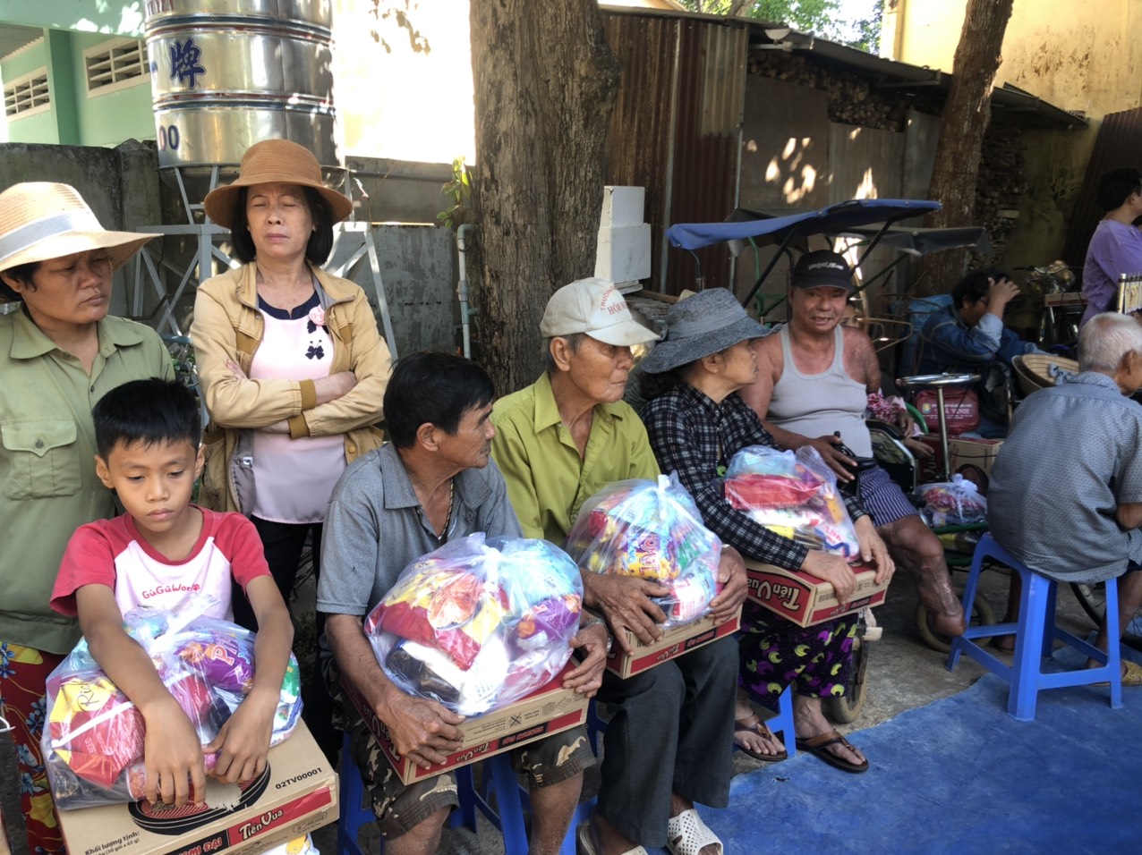 Đồng Nai: CLB Trái tim yêu thương thăm và tặng quà cho bà con có hoàn cảnh khó khăn tại chùa Linh Quang