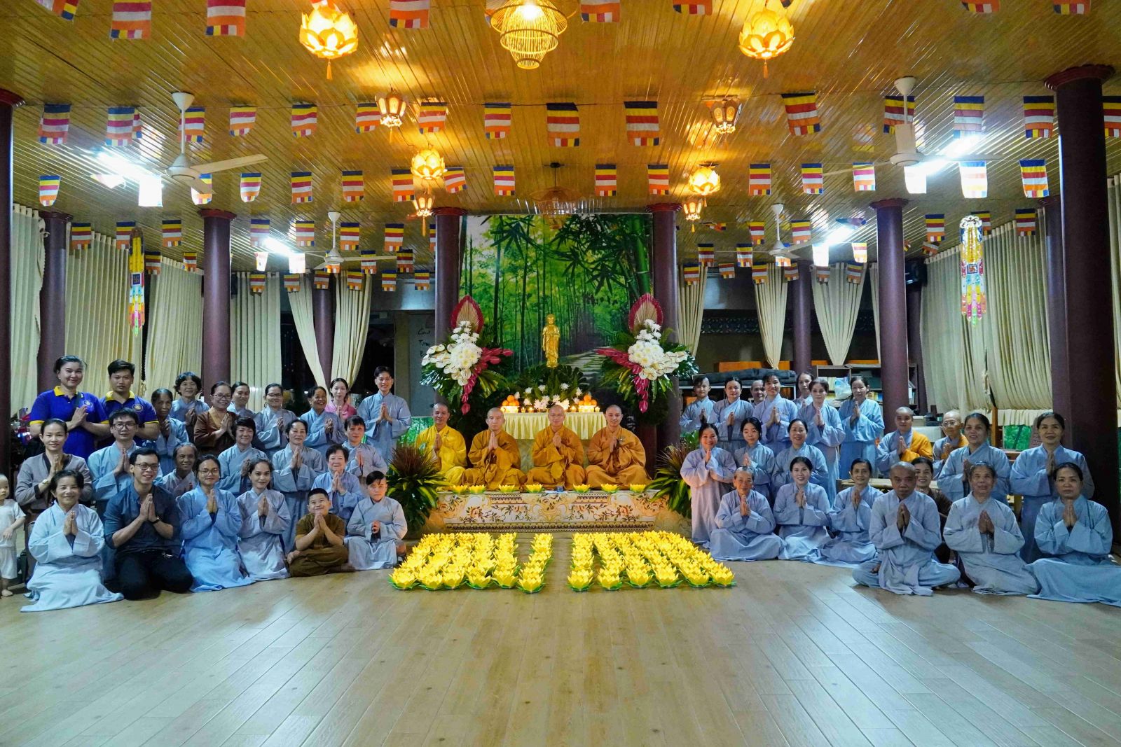 Long Thành: Chùa Tam Bảo tổ chức lạy 500 lạy và lễ thắp nến kỷ niệm ngày vía Đức Phật A Di Đà