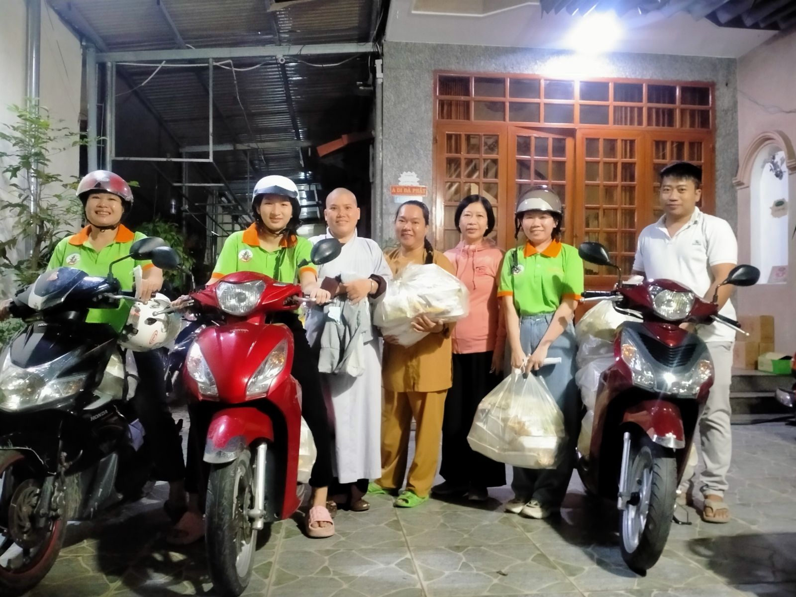 Biên Hòa: Hoạt động Sen Vàng xuống phố kỳ 7 của Gia đình Tuổi trẻ Sen Vàng Viên Phong