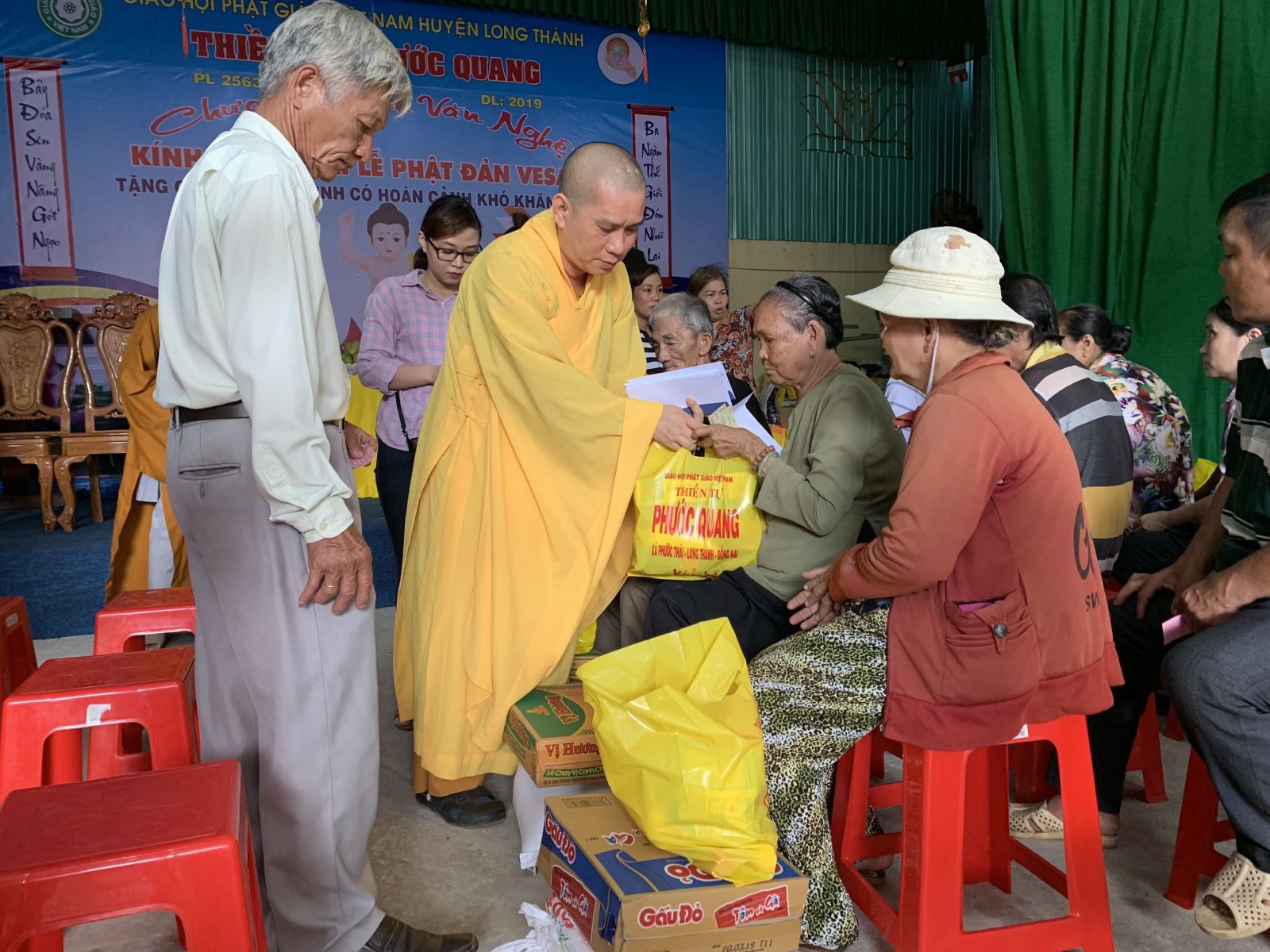 Thiền Tự Phước Quang: Trao tặng hơn 350 triệu đồng thông qua chuỗi hoạt động từ thiện xã hội nhân dịp lễ Phật đản