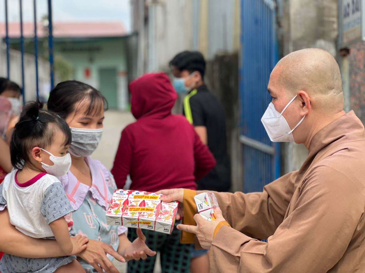 Đồng Nai: Thiền tự Phước Quang thăm tặng quà cho bà con khó khăn xã Phước Thái