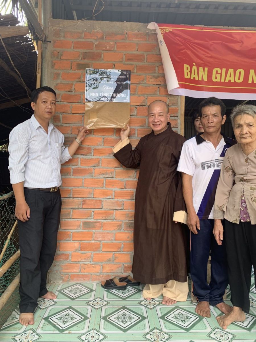 Bến Tre: Bàn giao 3 căn nhà tình thương cho bà con có hoàn cảnh đặc biệt khó khăn
