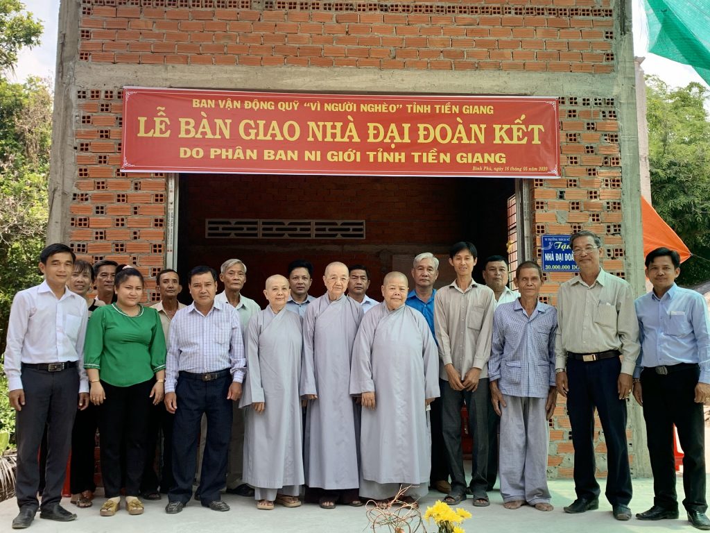 Tiền Giang: Phân ban Ni giới tỉnh bàn giao nhà đại Đoàn kết tại huyện Cai Lậy
