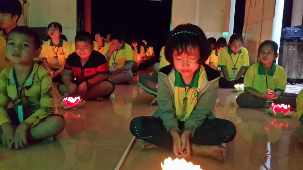 Trà vinh: Thắp nến tri ân với cảm xúc dâng trào tại khóa tu “Hương sen mùa Hạ”
