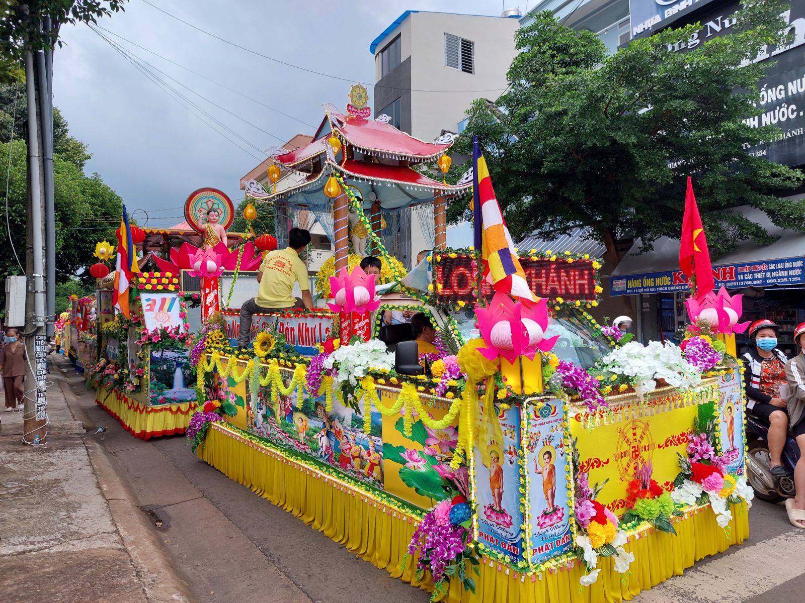 TP Long Khánh: Diễu hành xe hoa Kính mừng Phật Đản PL 2567 – DL 2023.