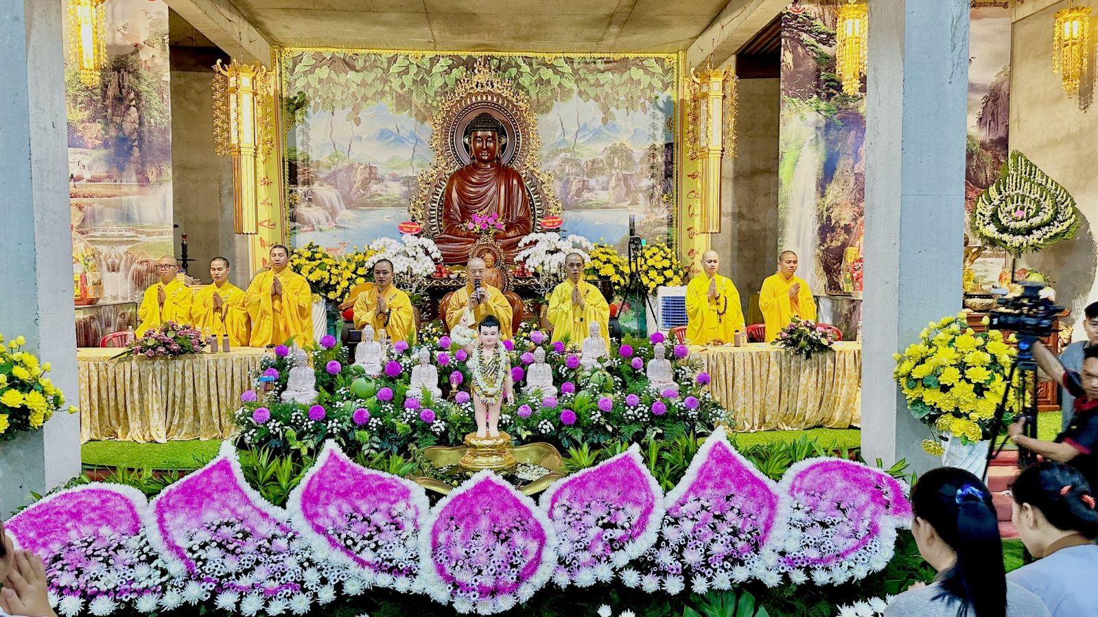 Đồng Nai: Tổ đình Viên Giác, thành phố Biên Hòa trang nghiêm cử hành Lễ Tắm Phật PL 2567 – DL 2023