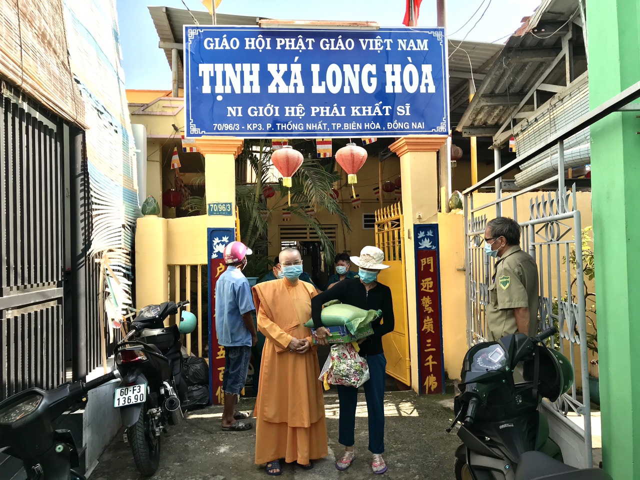 Đồng Nai: Tịnh xá Long Hòa trao tặng quà tình thương đến các hộ cận nghèo