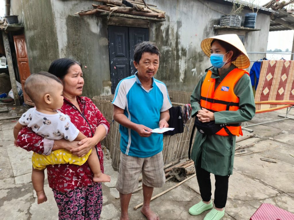 Niệm Phật đường Liên Hoa (tỉnh Tiền Giang) kết hợp “quỹ Trái tim đồng cảm” hỗ trợ đồng bào miền Trung bị thiên tai trên 6 tỷ đồng
