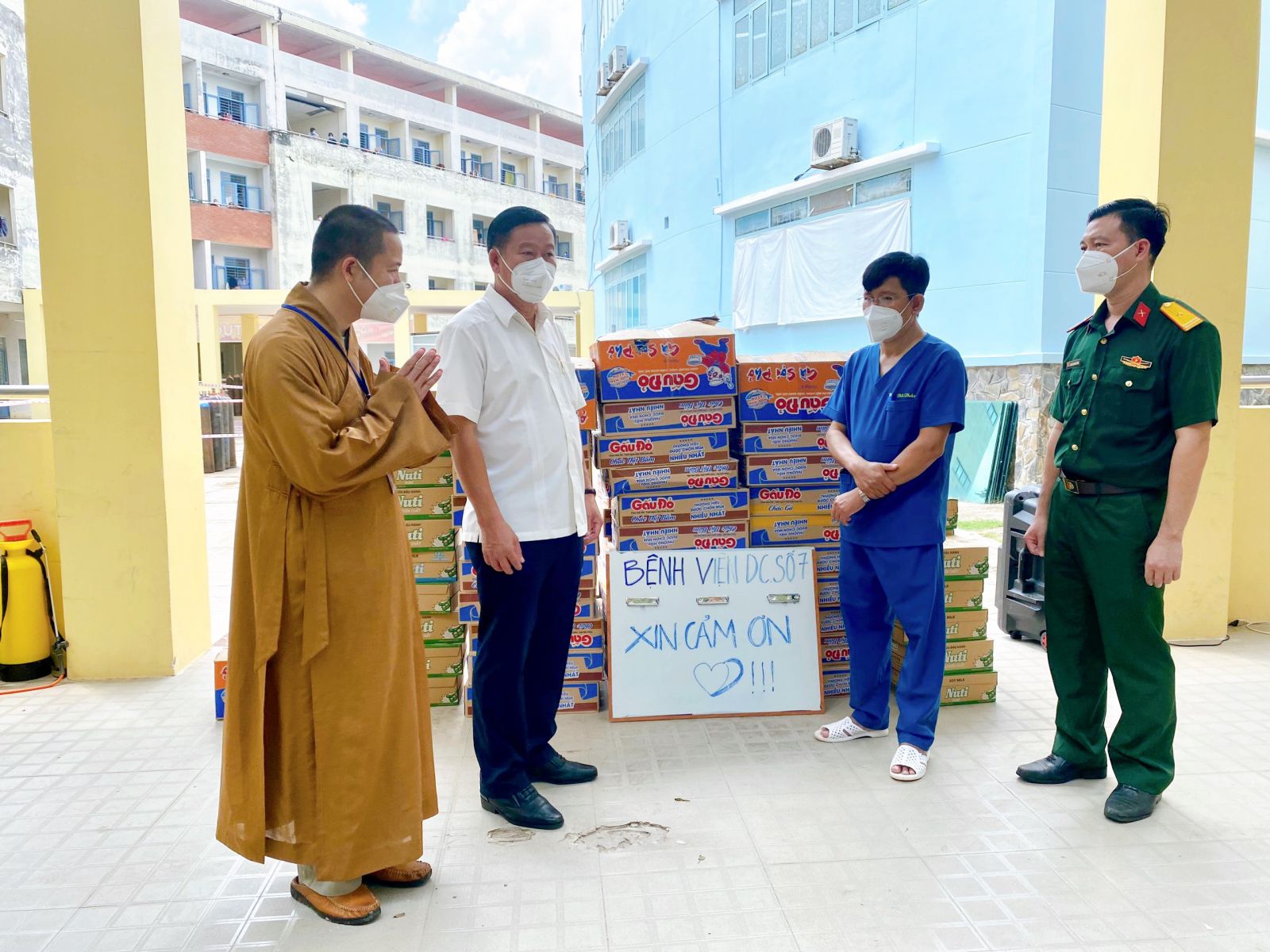 Đồng Nai: Quỹ thiện nguyện Sen Vàng chùa Viên Giác hỗ trợ tuyến đầu tại bệnh viện dã chiến số 7 (TP Biên Hòa)