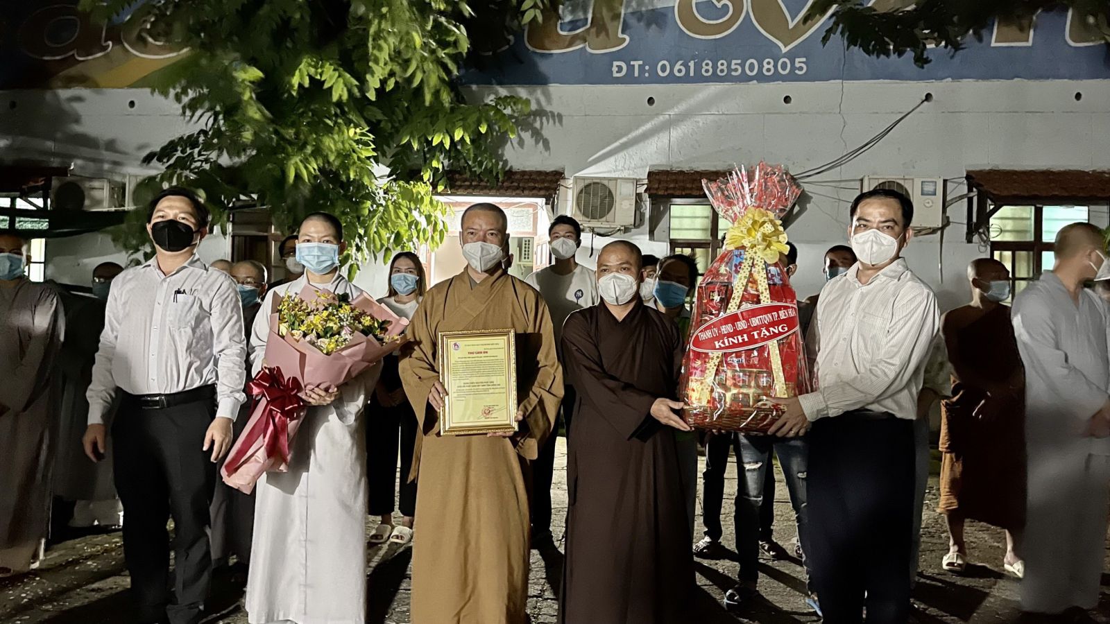 Đồng Nai: Lãnh đạo TP Biên Hòa thăm và trao tặng quà tri ân đến các TNV Phật giáo tham gia tuyến đầu chống dịch